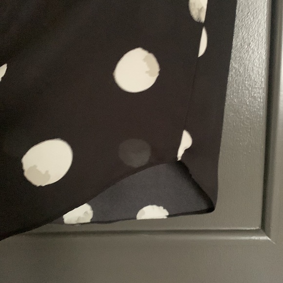 🖤🤍TAHARI Black and White Polka Dot Blouse - Picture 6 of 9